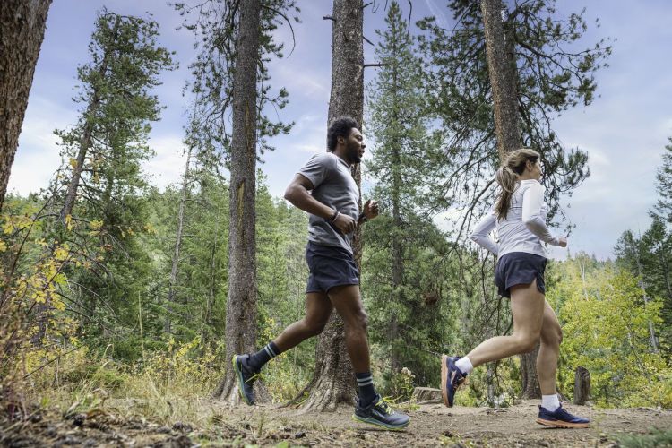 Кросівки для бігу чоловічі Altra Lone Peak 8.0 чорно-синій
